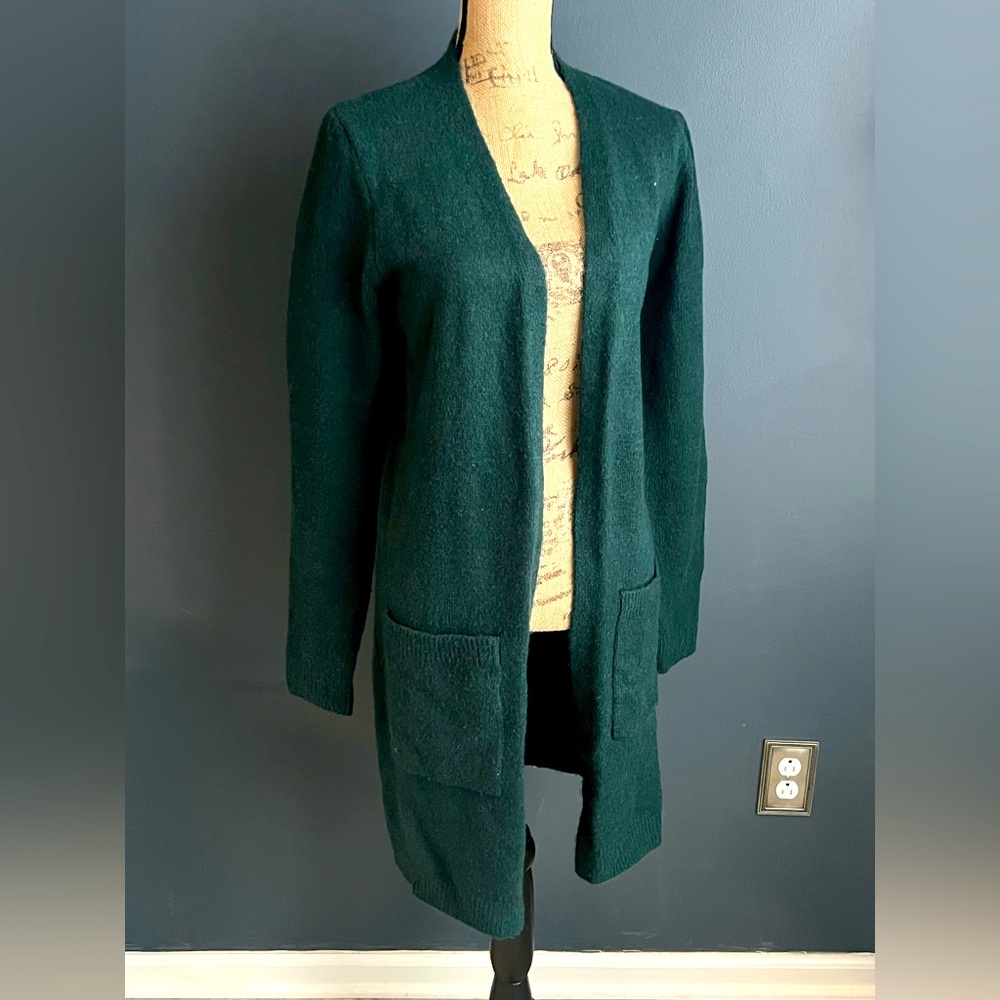 Hunter green thick cardigan sweater, size medium, great condition